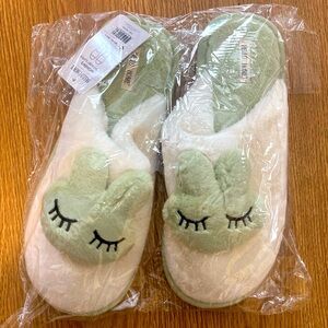 NWT Hello Home Woman’s plush Rabbit Slippers size 9-10